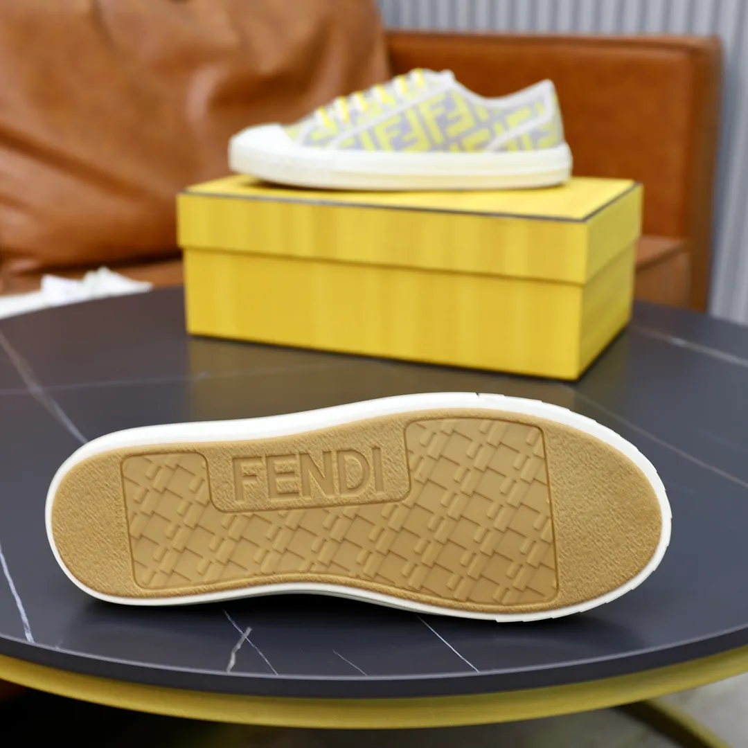 Factory price: 480 original order (couple model) Brand: FENDI Fendi 🙅‍♂️🙅‍♂️🙅‍♂️ Size: Female 35–40, Male 39-44 (45 can be customized) Grade: Official website genuine Material: Imported original LoGO fabric upper Original comfortable lining TPU wear-resistant lightweight outsole Style category: Loafers New trendy shoes Color: actual picture color